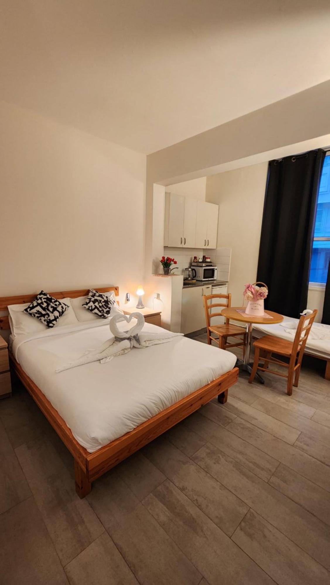 David Hameleh House Aparthotel Netanya Ruang foto