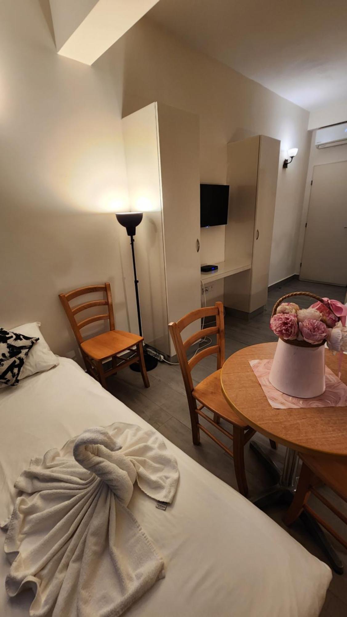 David Hameleh House Aparthotel Netanya Ruang foto