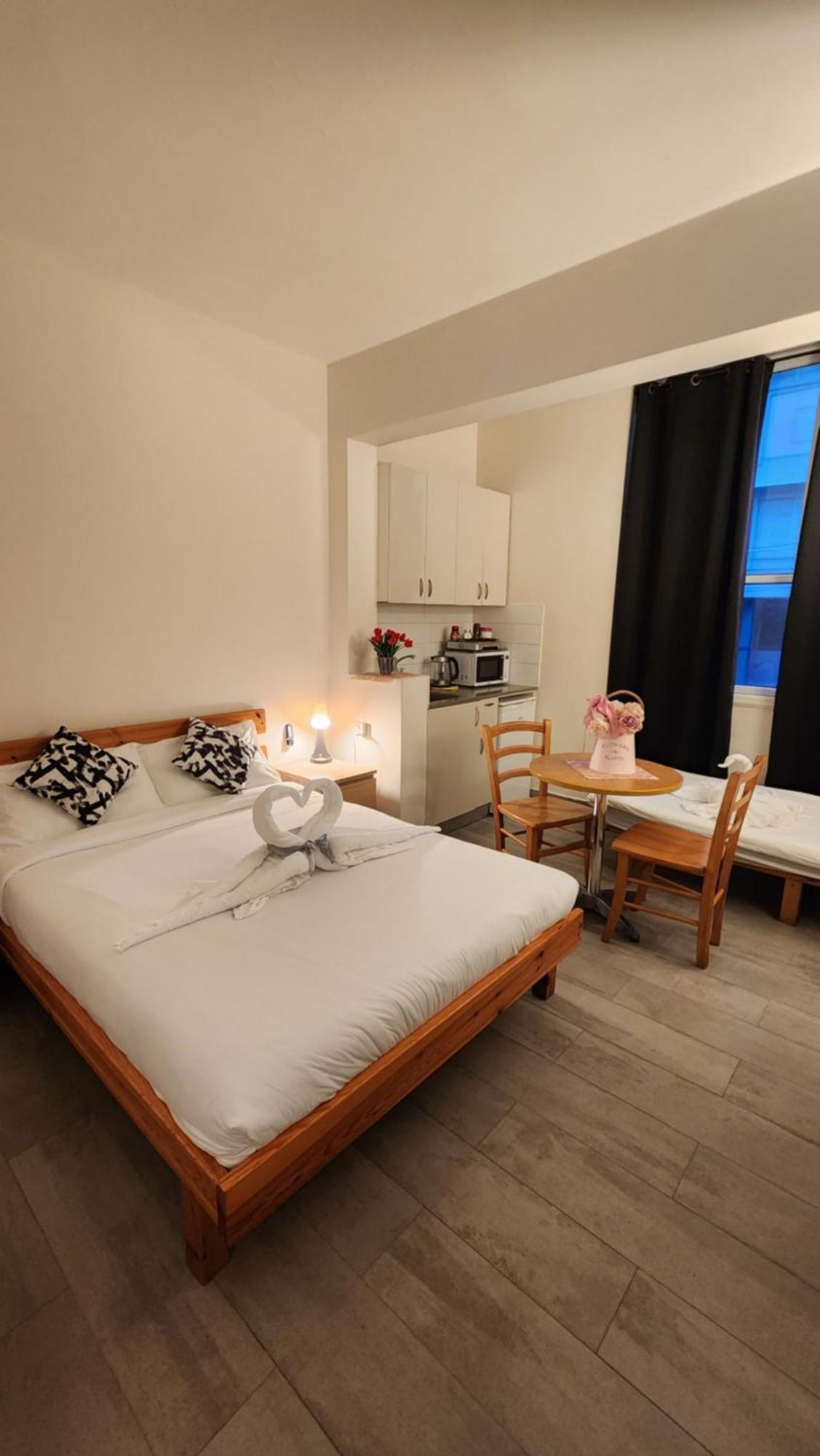 David Hameleh House Aparthotel Netanya Ruang foto