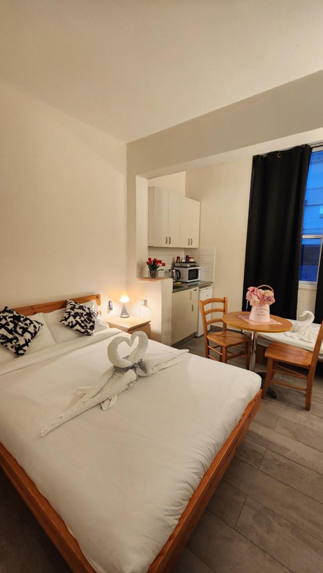 David Hameleh House Aparthotel Netanya Ruang foto